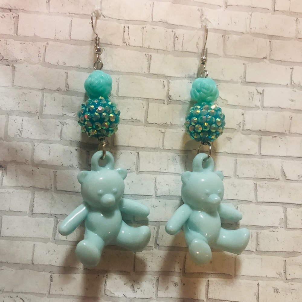 Teddy bear 🧸 🌹 Rose chunky mint crystal earrings
